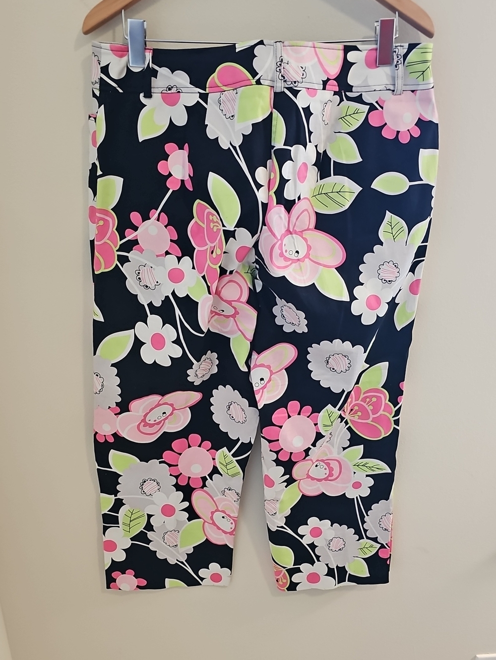 Courtenay Womens 14 Black Floral Capri Pants - Pink & Green. Cotton - Picture 4 of 7